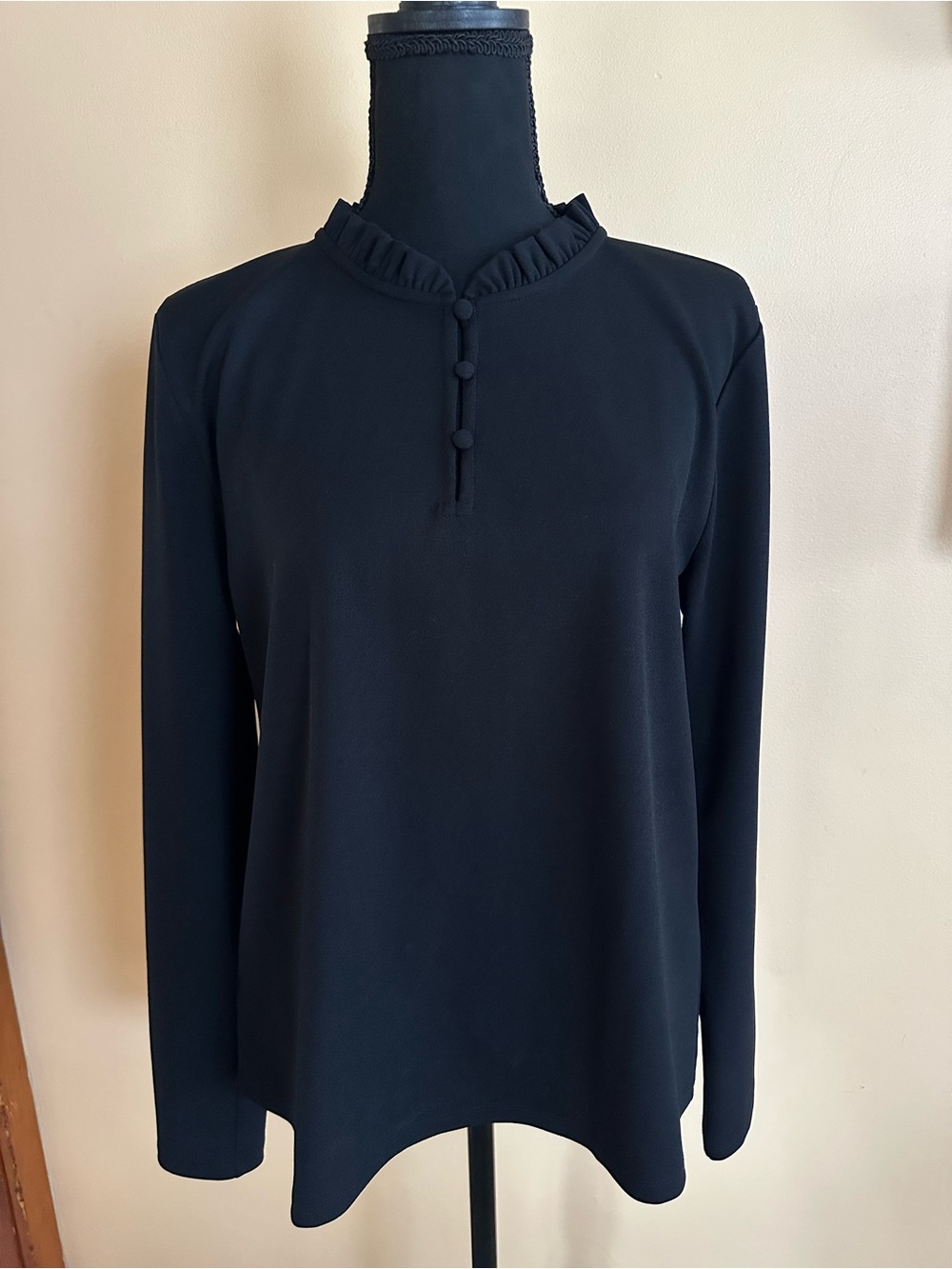 Ann Taylor 1/4 button loop closure black business casual long sleeve size L